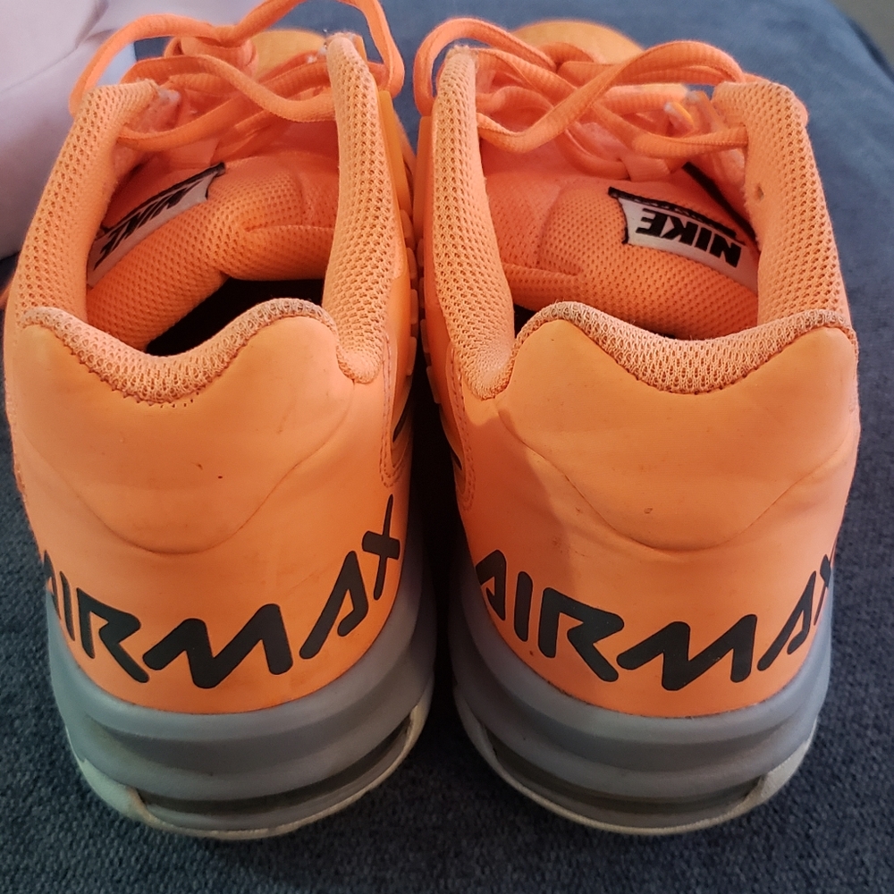 Nike tennis sneakers